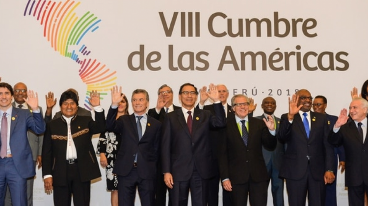 Los presidentes asistentes saludan. Foto: Cumbre de las Américas