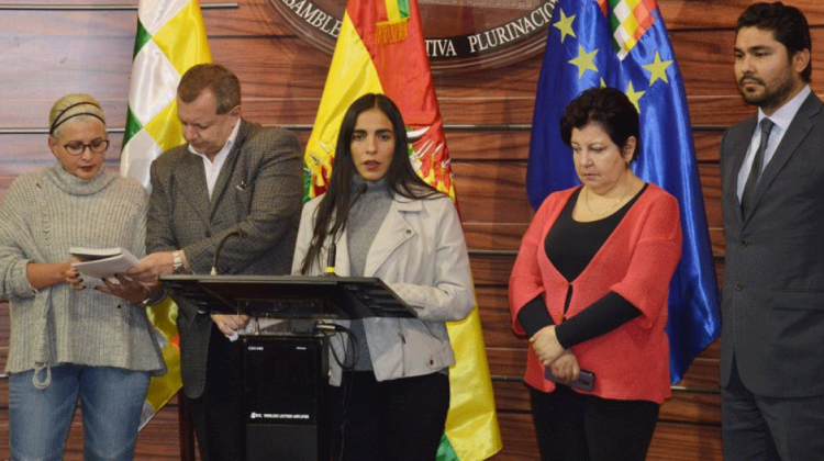 Autoridades durante el anuncio del convenio entre ALP, UIF y Procuraduría. Foto: Diputados.