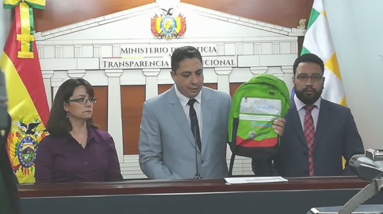 Mochilas, ministro Arce