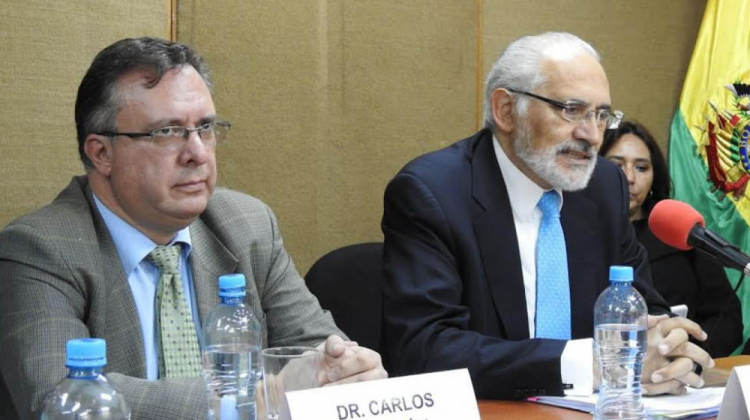 El expresidente Carlos Mesa en la comisión legislativa. Foto: UD