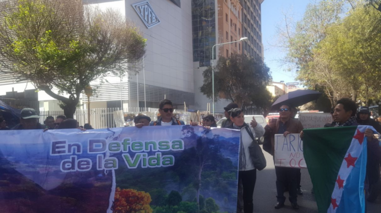 Marcha en protesta por la actividad petrolera en la Reserva Nacional de Flora y Fauna Tariquía. Foto: ANF