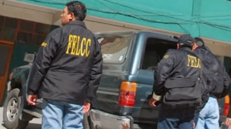 Efectivos de investigación de la Policía. Foto: Bolivia