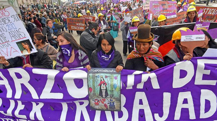 Las mujeres movilizadas el 8 de marzo en contra de la violencia. Foto: Los Tiempos