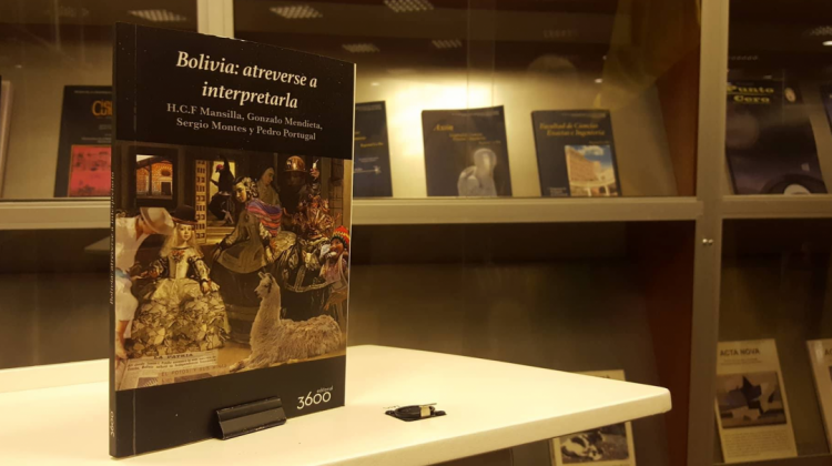 El libro “Bolivia: atreverse a interpretarla”.  Foto: ANF