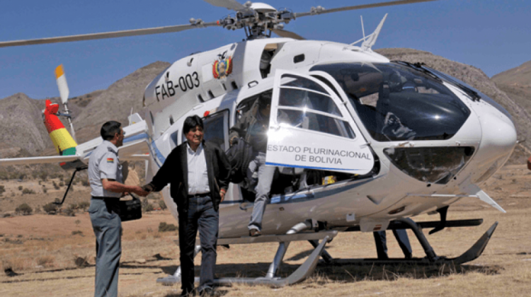 Evo durante uno de sus descensos del helicóptero oficial. Foto archivo ABI