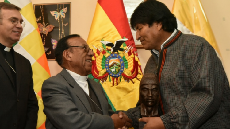 Presidente Evo Morales junto al cardenal designado Toribio Ticona. Foto: ABI