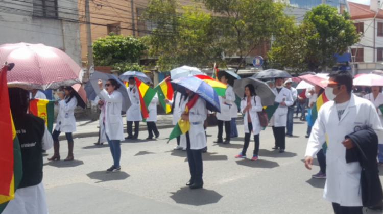 Una protesta de médicos en La Paz. Foto de Archivo: ANF