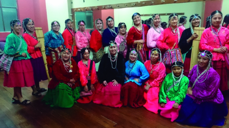 El grupo femenino Jaylli Uma.   Foto: Culturas UMSA