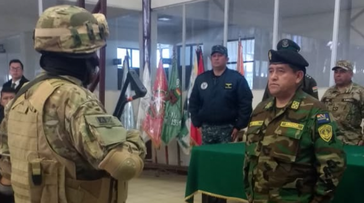 Posesionan al coronel de Ejército, Edwin Aguilar Quiroga, como comandante del CEO.  Foto: Ministerio de Defensa
