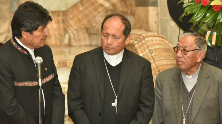 El presidente Morales, monseñor Centellas y Cardenal Ticona. Foto: ABI