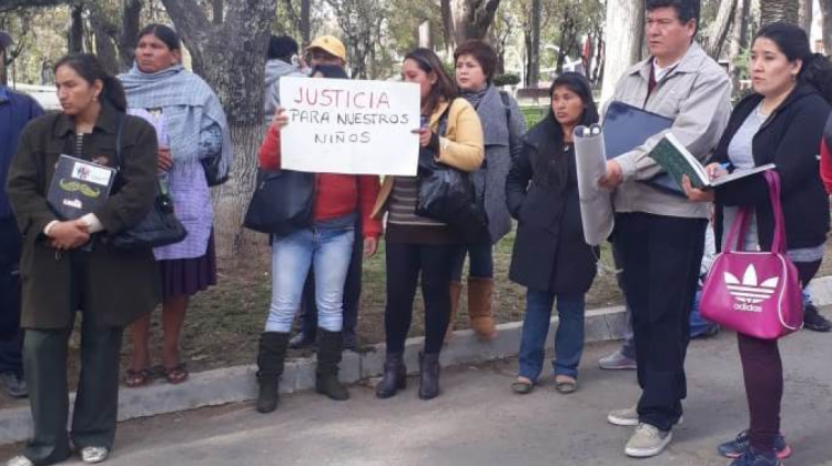 Familiares de personas con síndrome de Down exigen justicia para la menor. Foto: Iván Ramos