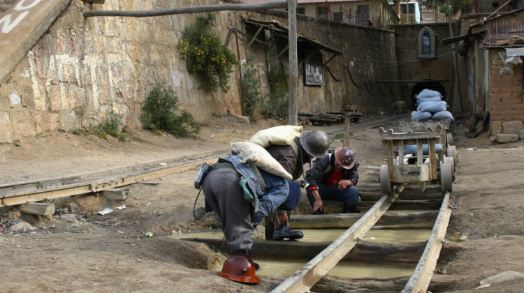 Cooperativistas mineros de Llallagua. Foto: Bolivia retrospectiva