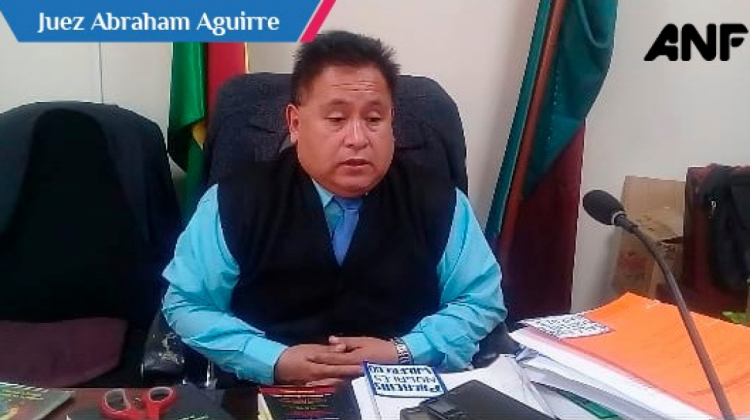 El Juez Cuarto de Ejecución Penal, Abraham Aguirre, dispuso la medida contra los policías. Foto: ANF