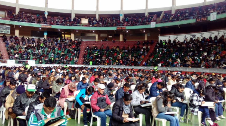 Profesores rinden examen en el Coliseo Cerrado Julio Borelli Viterito. Foto: Ministerio de Educación