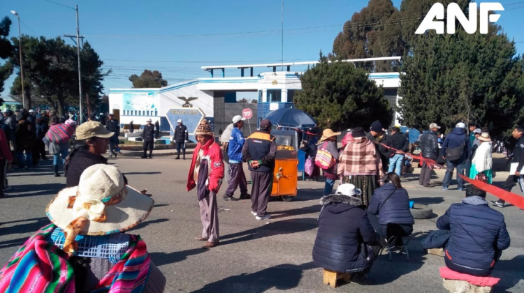 Padres de familia mantienen protestas en El Alto. Foto: ANF