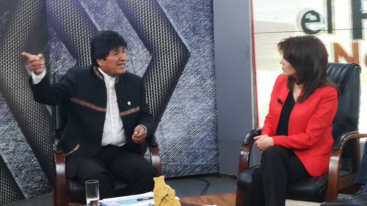 El presidente Evo Morales en el programa el Pueblo es Noticia de Bolivia TV. Foto: ABI
