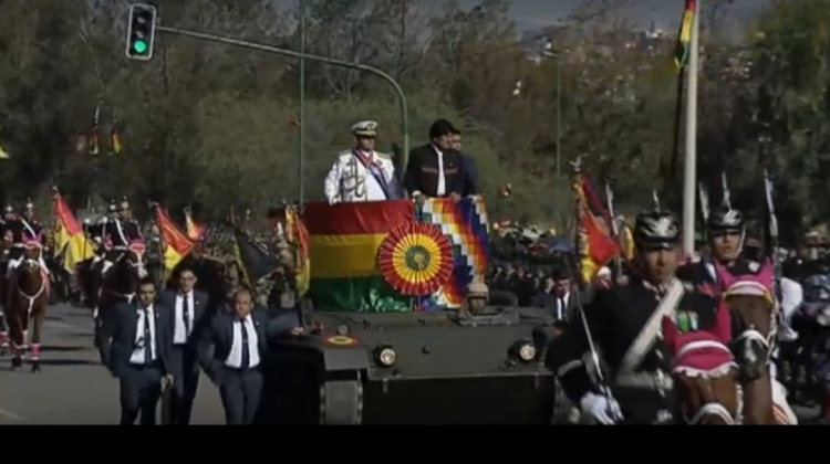 Evo Morales en la Parada Militar 2018 en Cochabamba. Foto: captura de pantalla