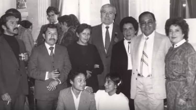 José Gramún rodeado de periodistas. Foto: Archivo ANF
