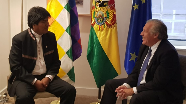 El presidente Evo Morales junto al secretario general de la OEA, Luis Almagro.   Foto: Bolivia TV