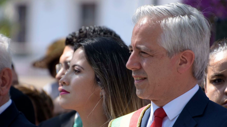 García Linera junto a su esposa en los actos protocolares. Foto: Vicepresidencia.