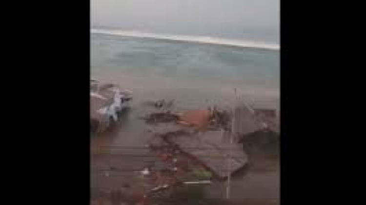 Tsunami en Indonesia . Foto: Captura