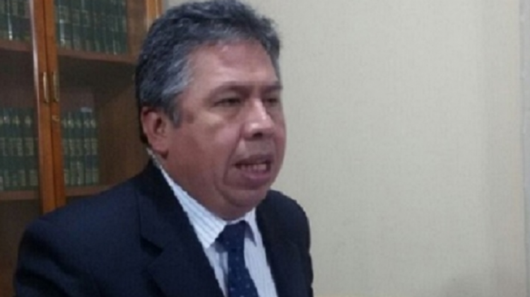 El presidente del Colegio Médico de La Paz, Luis Larrea.