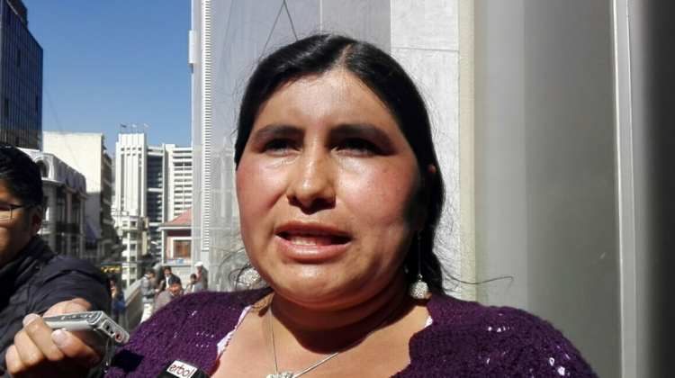 Senadora Sifuentes Califica De Borrachos Y Pagados A Los Activistas