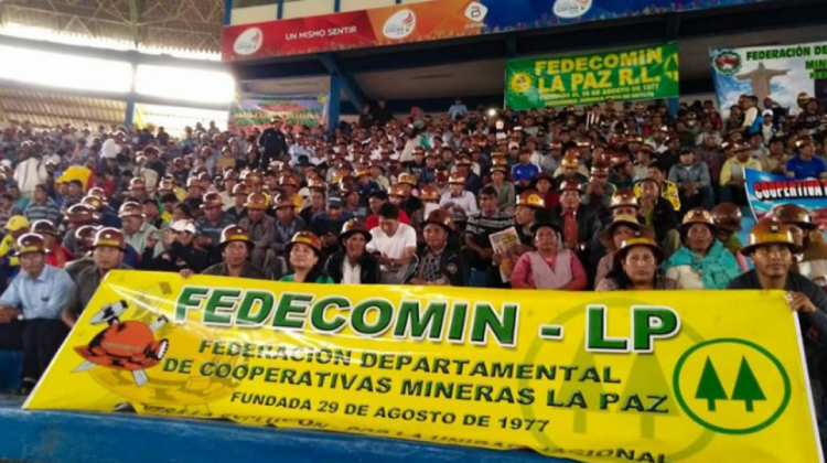 XXV congreso ordinario de Fencomín en el coleseo cerrado de la Coronilla. Foto: Radio Pio XII siglo XX