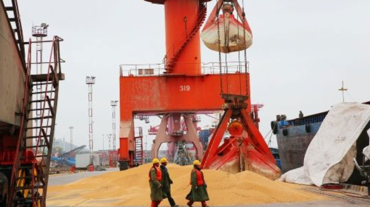 En la actualidad, la mayoría de la carga boliviana es exportada e importada por puertos chilenos. Foto de archivo: El Deber.