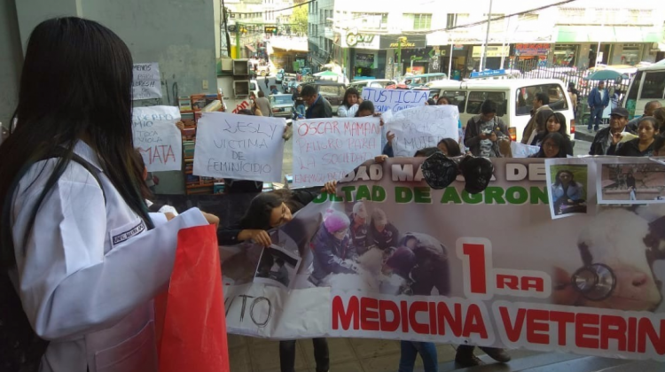 Estudiantes de la UMSA exigen justicia para la universitaria Lesly Flores. Foto: ANF