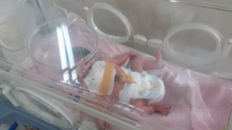La bebita en una incubadora. Foto: Gentileza de la tía Ivonn Vargas