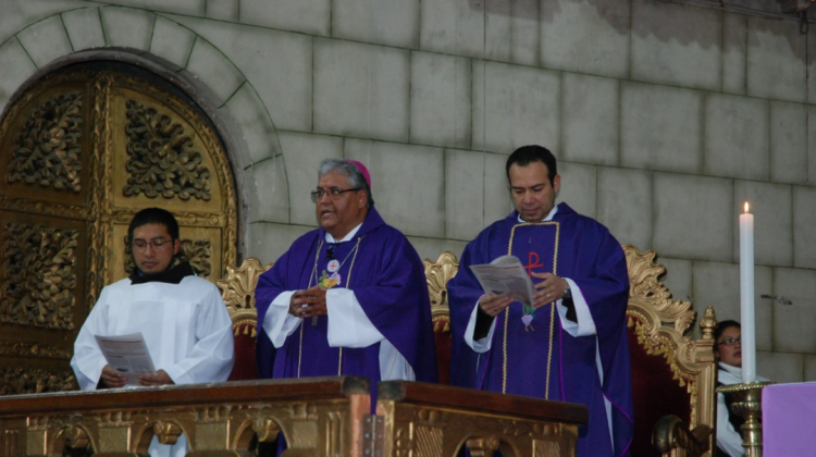Mons. Percy Galván, Obispo de Coro Coro en la Eucaristía Dominical. Foto: CEB