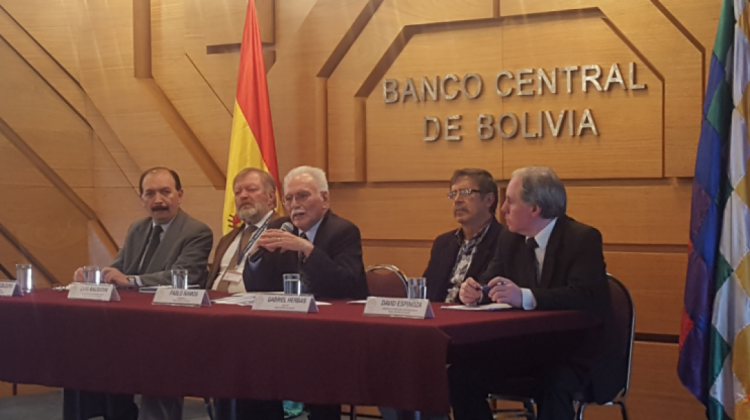 Pablo Ramos, presidente del BCB junto a su directorio. Foto archivo: ANF