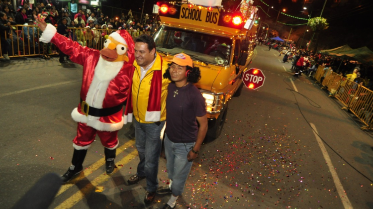 El alcalde Luis Revilla participa del desfile Navidad Maravillosa.  Foto: GAMLP
