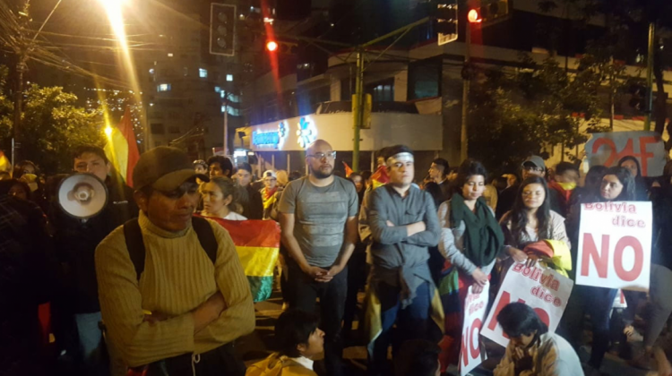 Manifestantes en inmediaciones del TSE en La Paz. Foto: ANF.