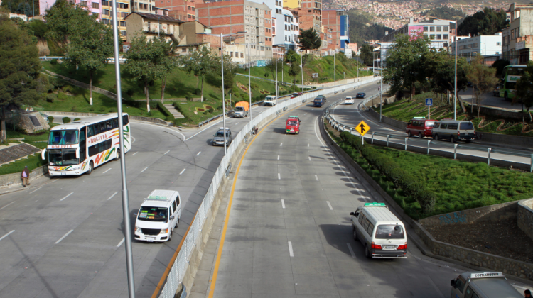 La remozada autopista La Paz-El Alto.   Foto: ABI
