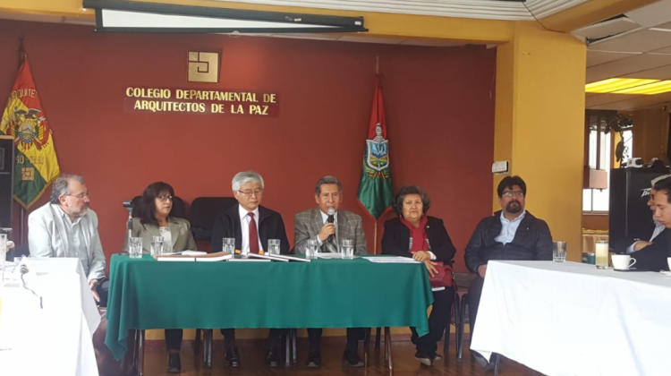 Conferencia de prensa del Colegio Departamental de Arquitectos de La Paz. Foto: ANF