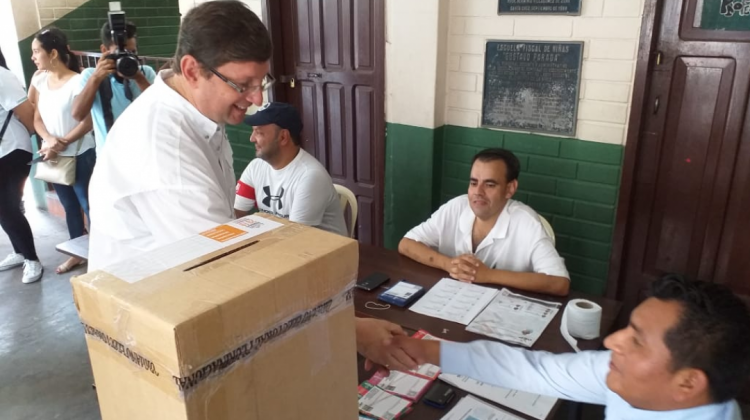 El candidato a la presidencia, Oscar Ortiz. Foto: Demócratas.