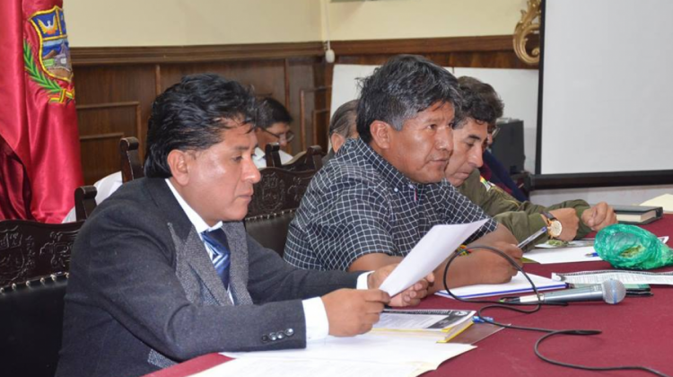 Autoridades en conferencia de prensa.  Foto: Facebook/Alcaldía de Oruro.