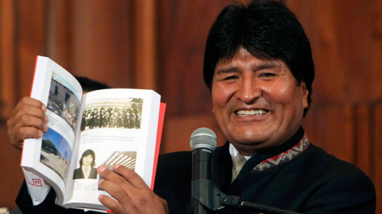En la presentación del libro "Mi vida, de Orinoca al Palacio Quemado". Foto: Archivo