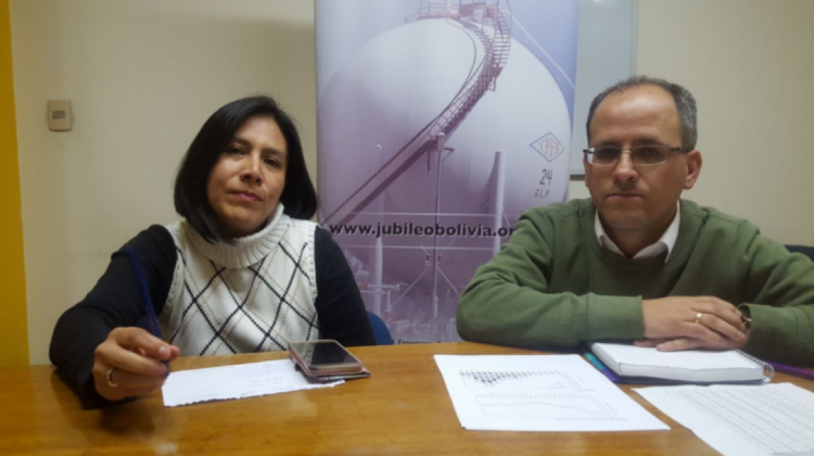 Raúl Velásquez y Sandra Sánchez, expertos en hidrocarburos de Fundación Jubileo. Foto: ANF