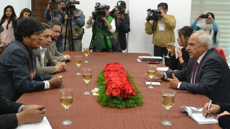 El expresidente dde Colombia, Ernesto Samper. Foto: Twitter Cancillería