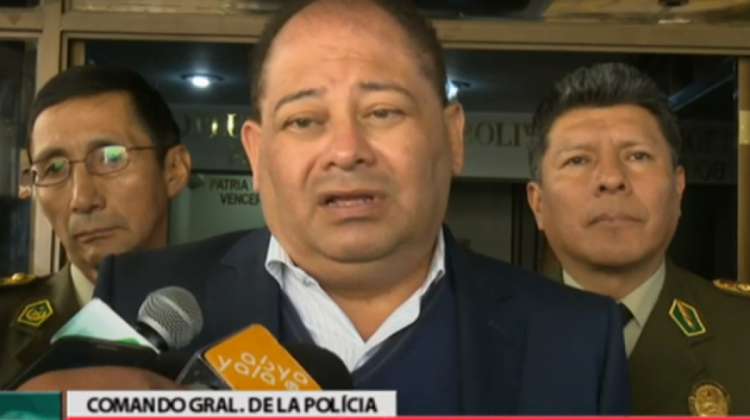 El ministro de Gobierno, Carlos Romero en contacto con los medios. Foto: Captura/Bolivia TV