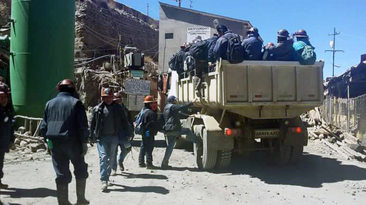 Trabajadores de Huanuni. Foto: Facebook La Resistencia