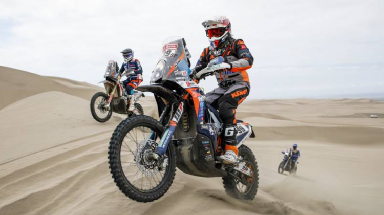 Corredores de la categoría motos durante el Dakar 2019.  Foto: dakar.com