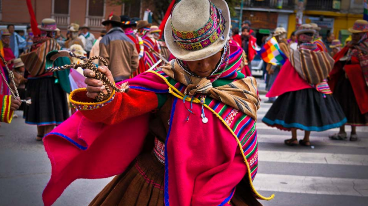 Danza rural de la región andina de Bolivia Foto: nomadbiba/ Bianca Bauza