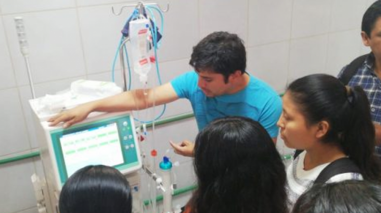 Una de las maquinas de hemodiálisis del hospital Virgen de Chaguaya.  Foto: bermejo.com.bo