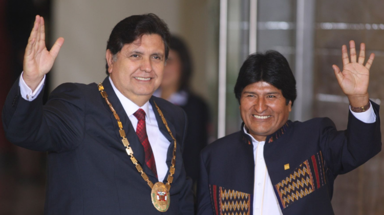 El expresidente de Perú, Alan García, y el presidente de Bolivia, Evo Morales.