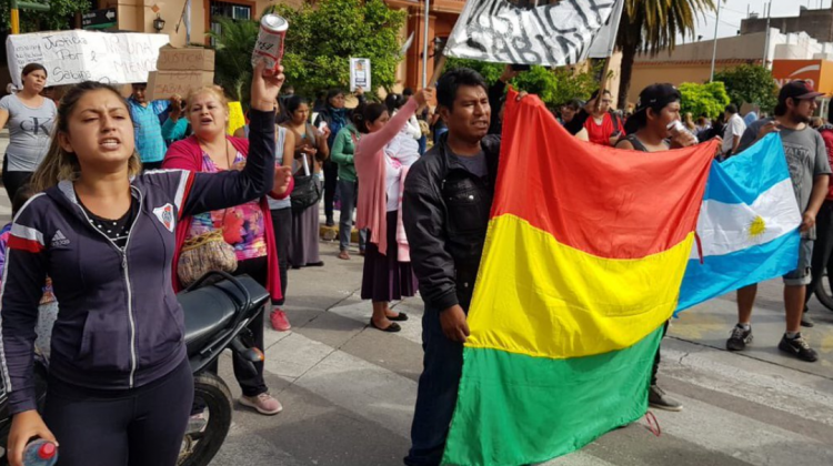 Familiares y amigos protestan las calles de La Rioja; piden justicia para Sabina.