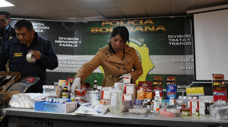 La Policía y la Agemed muestra un lote de medicamentos falsificados. Foto: Ministerio de Salud